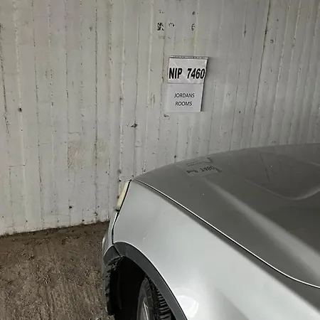 Apartman Jordans 4 *