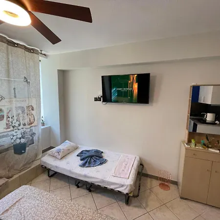 Apartment Jordans 4